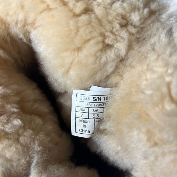 UGG Australia Chestnut Constantine Boots Shoes Sheepskin Leather Size 7 - Picture 9 of 9